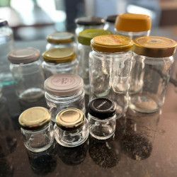 Potes de vidro de tamanhos variáveis - Doação